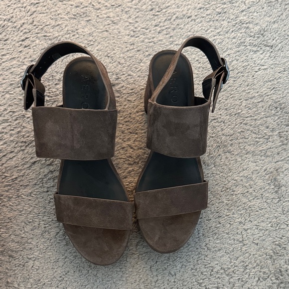 AEROSOLES Women's Suede Brown Sandals - Picture 1 of 6